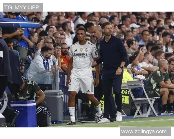 西甲激战里昂逆转皇马补时绝杀引发转会风波与球迷热议